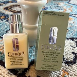 New in box - Clinique Dramatically Different Moisturizing Gel